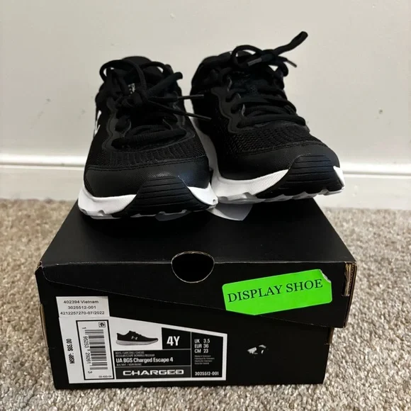 Under Armour Big Kids' BGS Charged Escape 4 Sneaker Black Size 4 - Picture 4 of 7